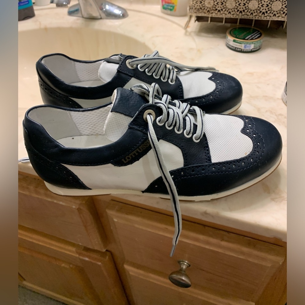 Lottusse women’s golf shoes. Size 37